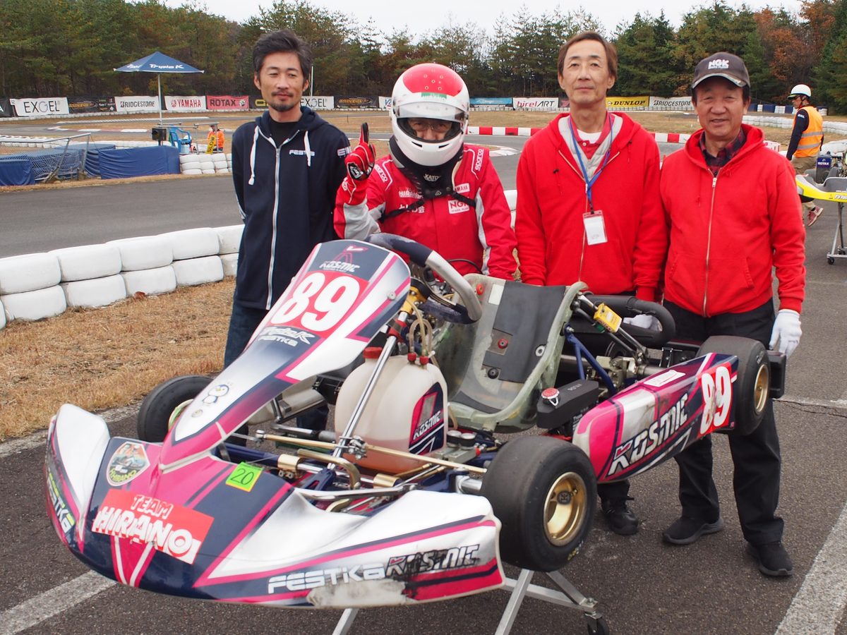 サーキットに集まった40代から70代のメンバー