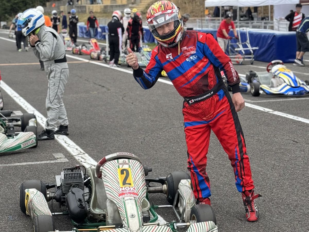 レース会場でのチームひらののドライバー