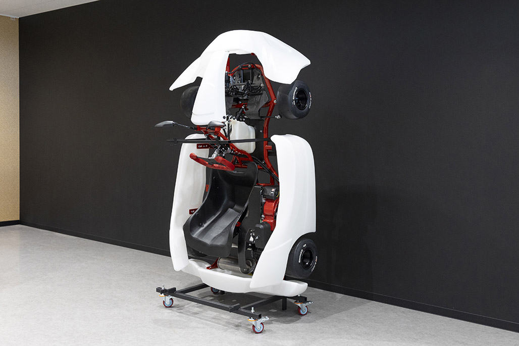 縦置き台に載せて保管したGR KART