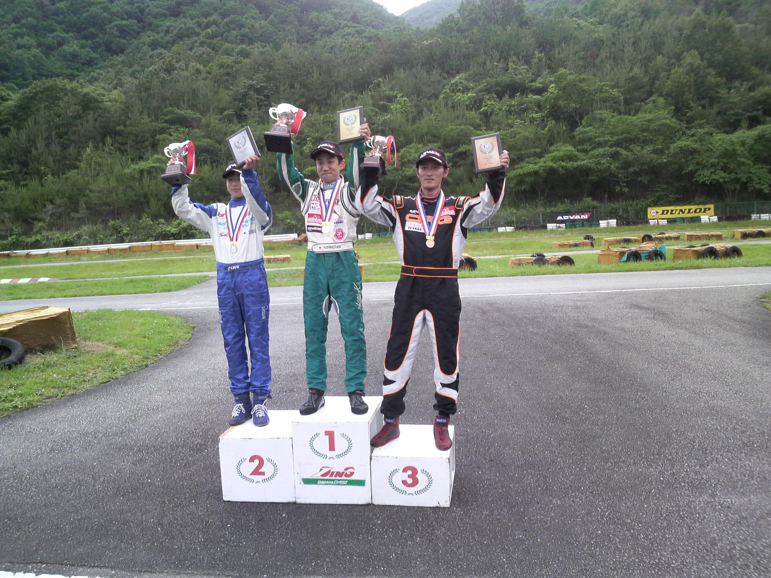 レース表彰台